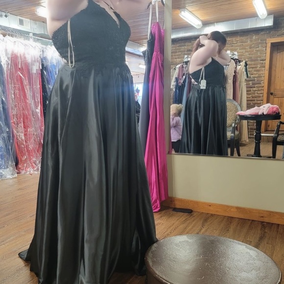 Worn once for my senior year of prom, no need to keep it. - Picture 2 of 6